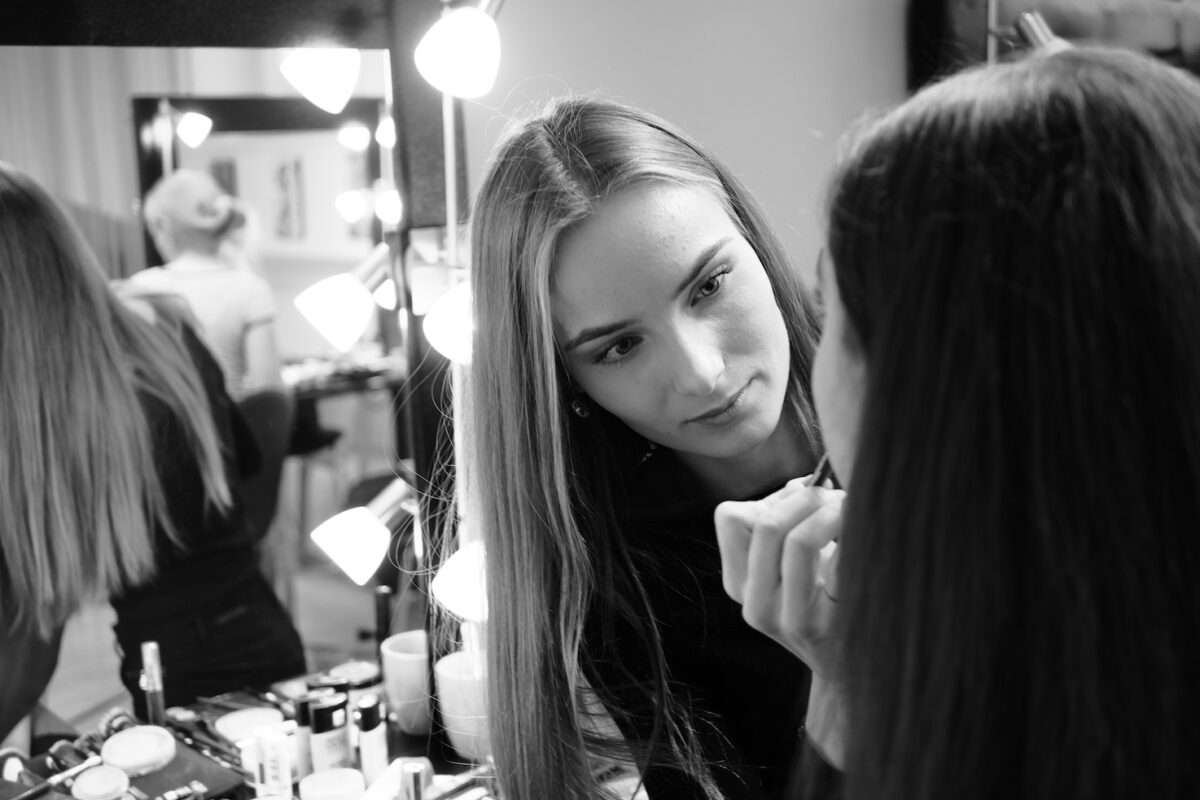 Glow Makeup by Lana Vallo
