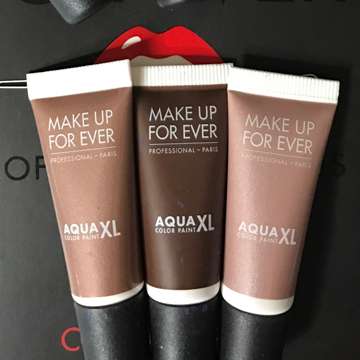 Glow Makeup by Lana Vallo